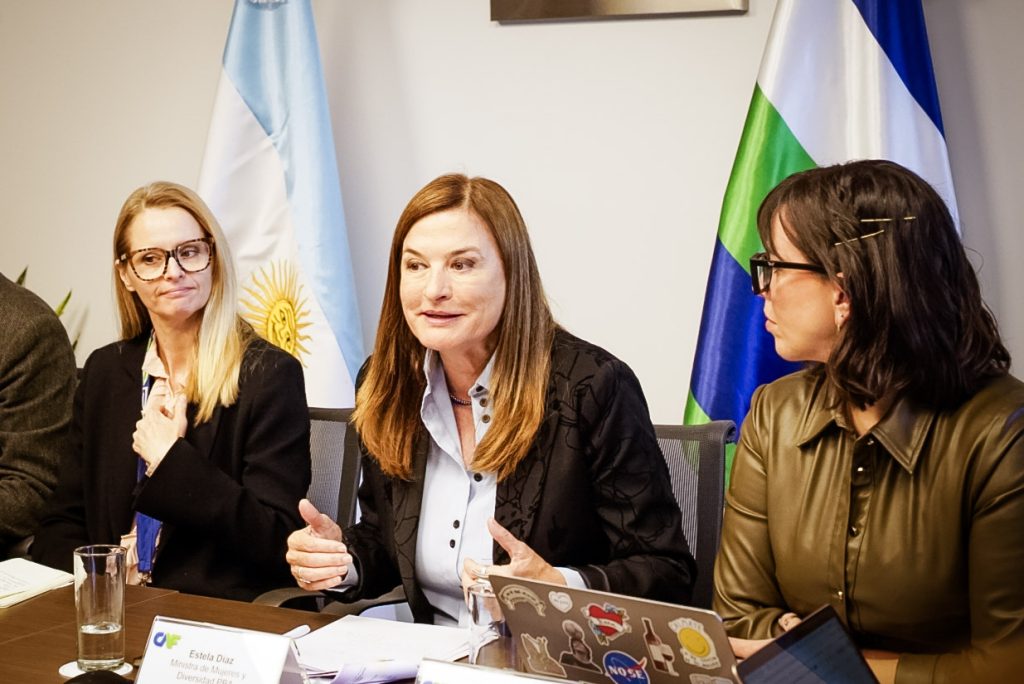 Generas + CAF
Mesa de diálogo multisectorial:
IA, Trabajo y Género en Argentina: riesgos, tensiones y oportunidades para una transición productiva justa