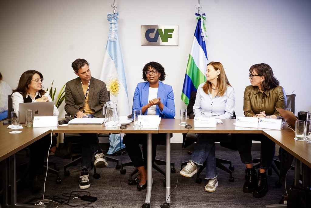 Generas + CAF
Mesa de diálogo multisectorial:
IA, Trabajo y Género en Argentina: riesgos, tensiones y oportunidades para una transición productiva justa
